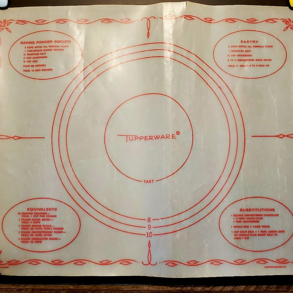 Tupperware 1965 Pastry Mat with Red Design